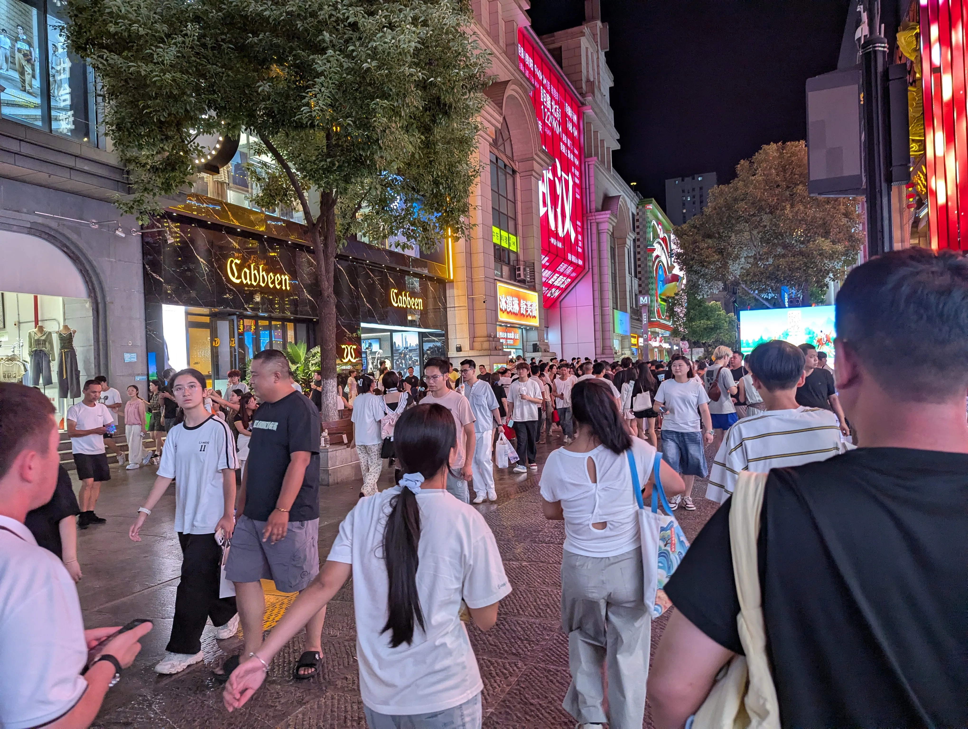 A Night Tour of Jianghan Road, Wuhan